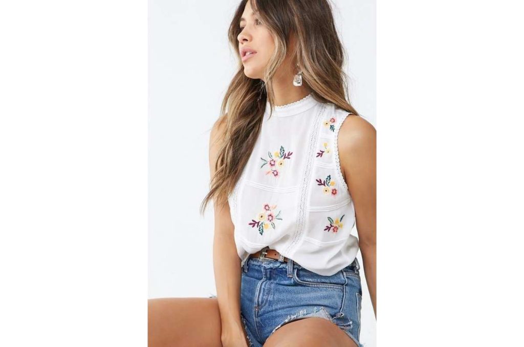 Los mejores estilos de blusas de tirantes para brazos anchos esta primavera 2025 2