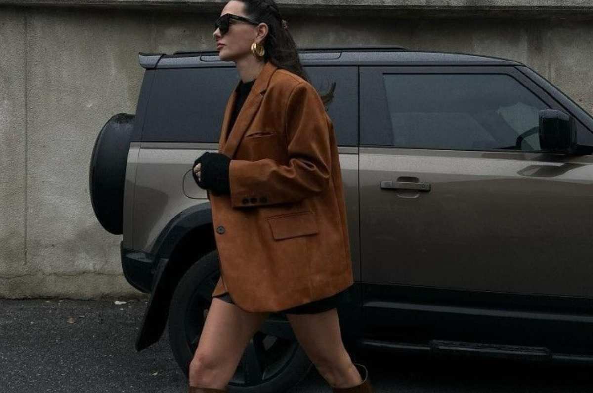 5 outfits con chaquetas de ante para estar elegante durante los días de lluvia
