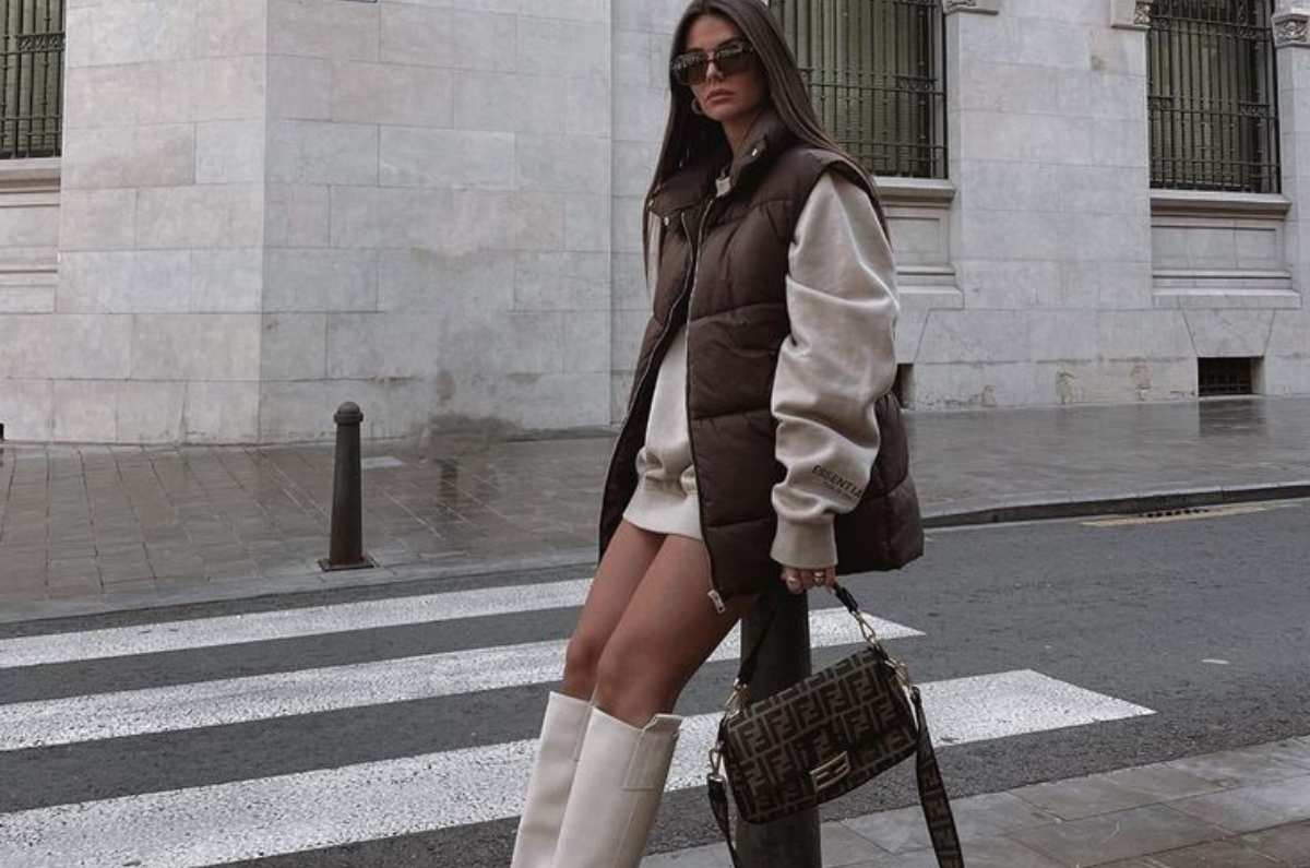 6 outfits con chaleco oversized para verte «cara» en el trabajo