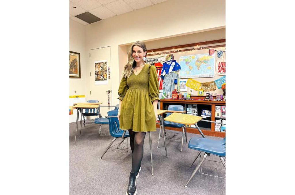 Vestido con botas de lluvia estilo chelsea