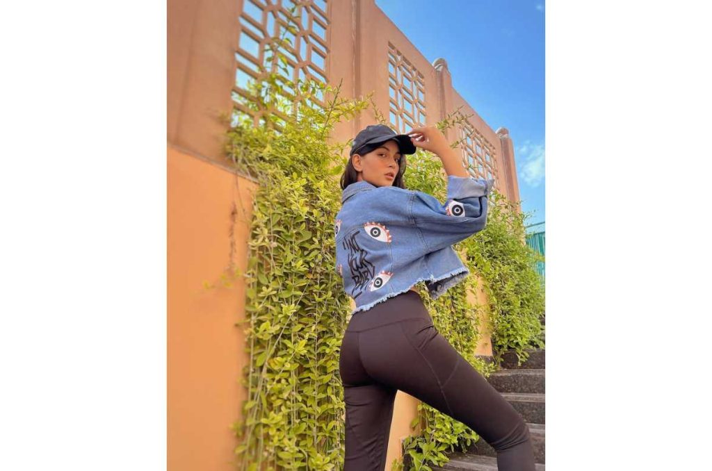 7 outfits con chamarra de mezclilla para verano 2025 0