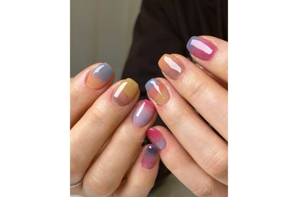 Diseños de uñas coreanas cortas 