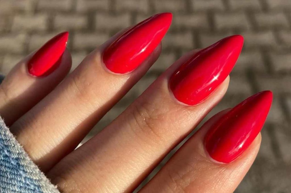 uñas rojas teoría de atracción 