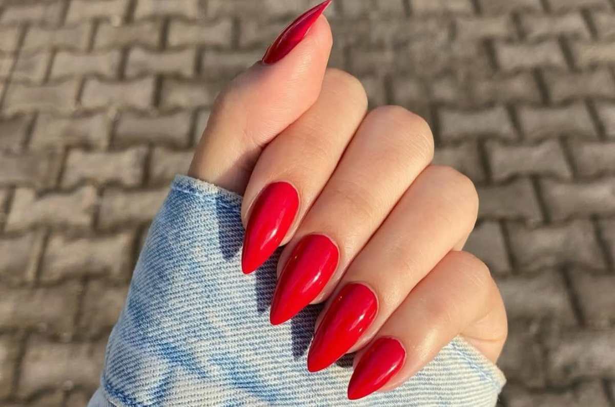 La teoría de las uñas rojas: ¿de verdad funciona?