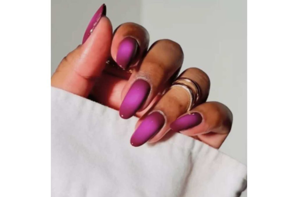 Uñas aura magenta