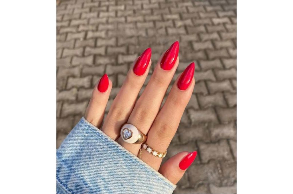 Teoría del color de las uñas rojas 