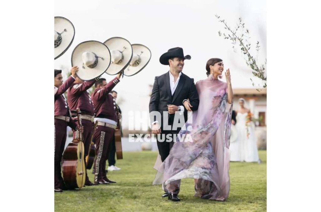 Vestido con transparencias de Biby Gaytán