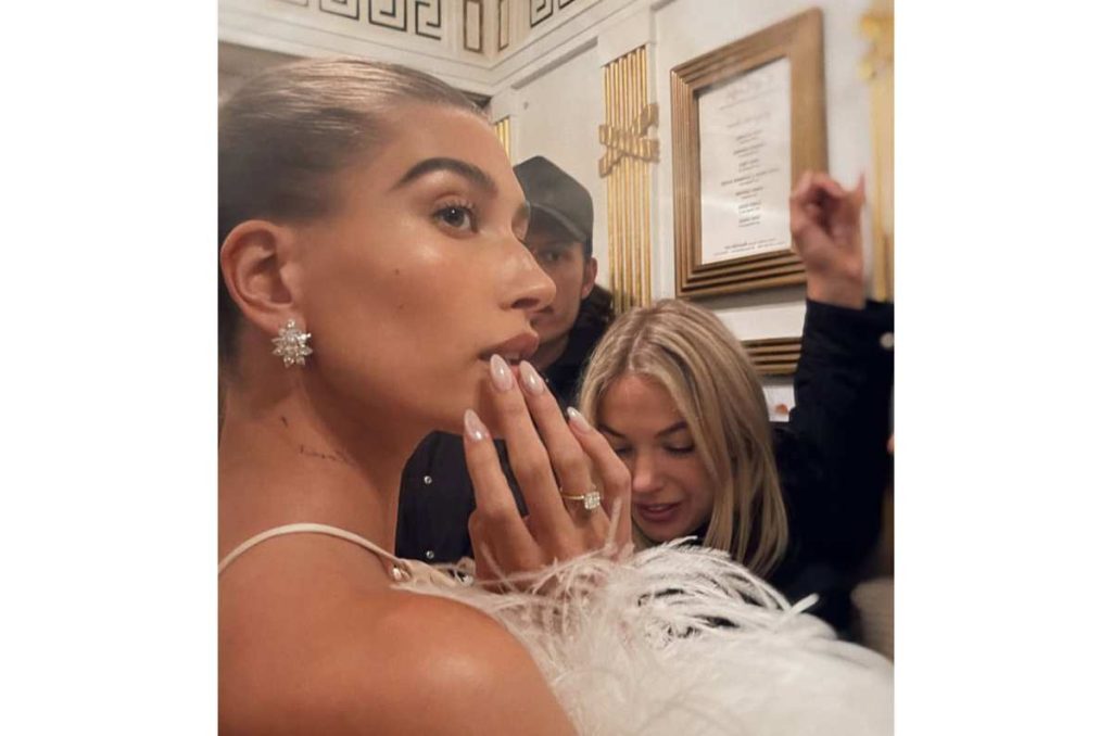 Las Uñas de Hailey Bieber; 5 diseños que están rompiendo internet 0