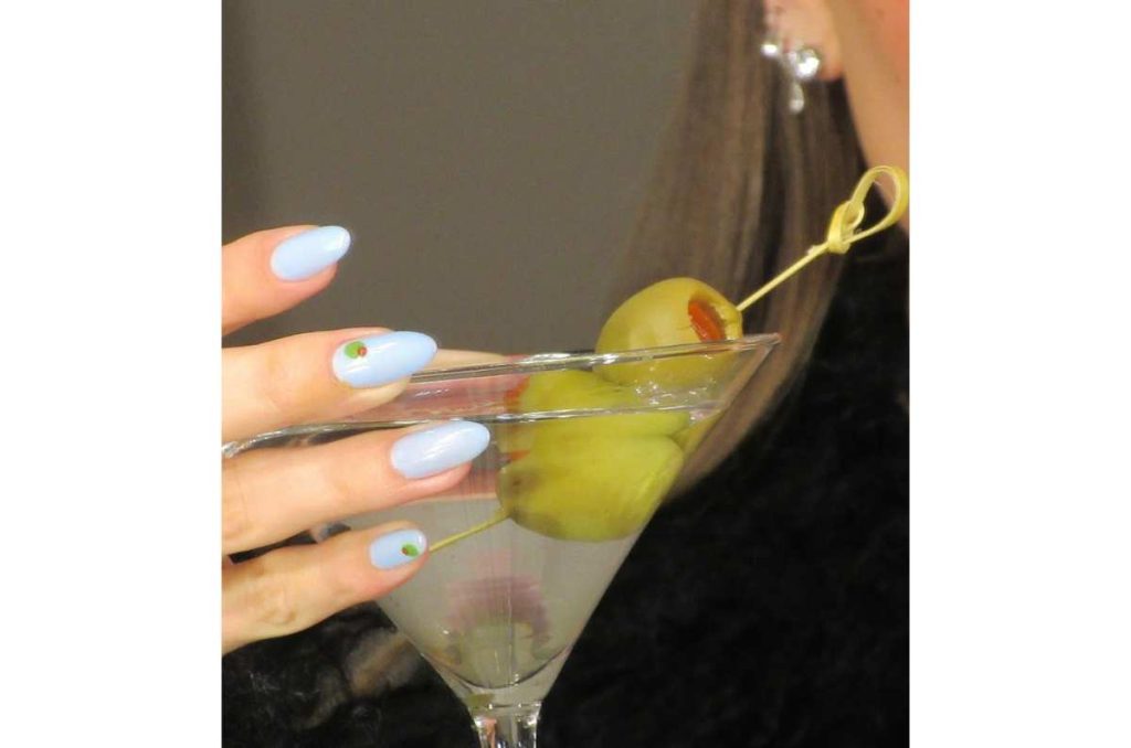 uñas de Hailey Bieber