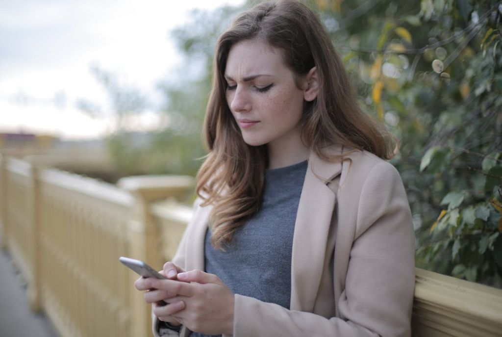 Celos por no responder el celular