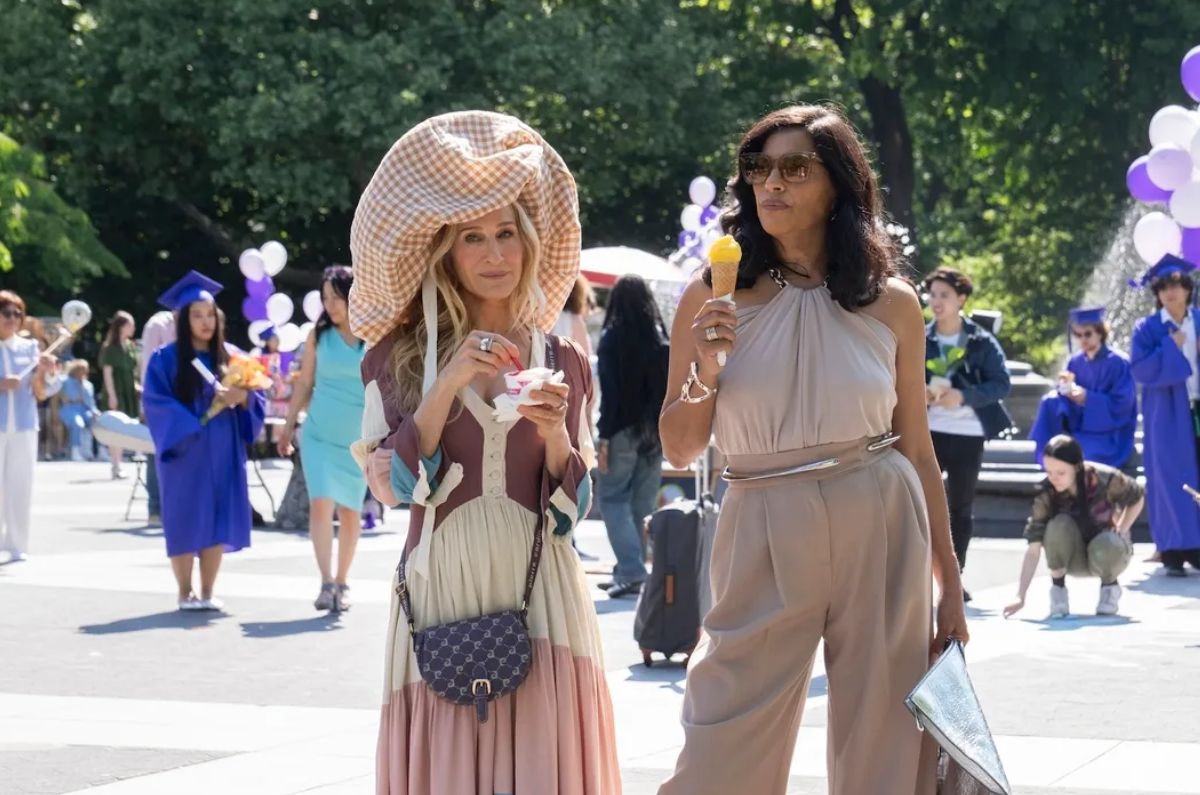 Los fans de Carrie Bradshaw critican este look de “And Just Like That 3”
