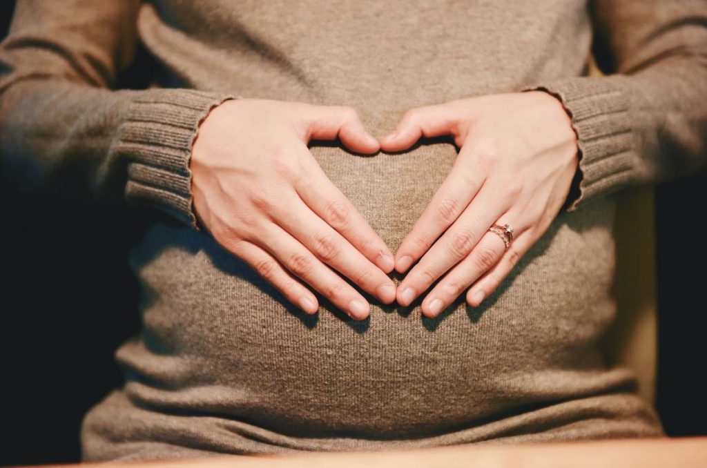 maternidad-yosstop-pixabay