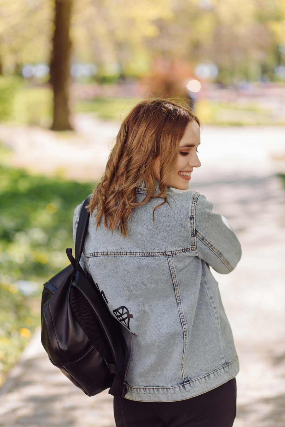 ¿Mochila o bolso? Un dilema femenino que amerita un análisis detallado y contemporáneo
