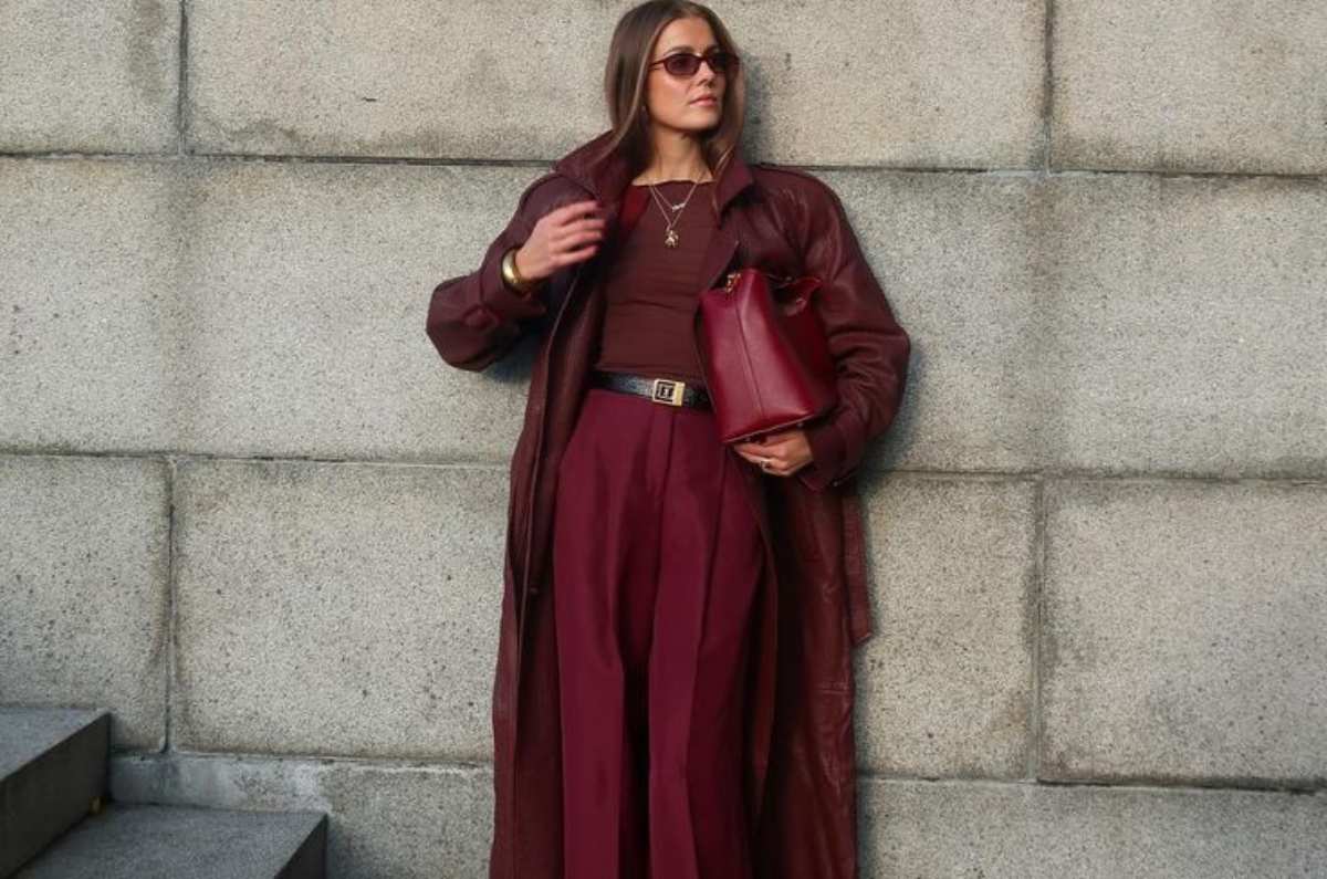 Burgundy: El toque elegante que tus looks de lluvia necesitan