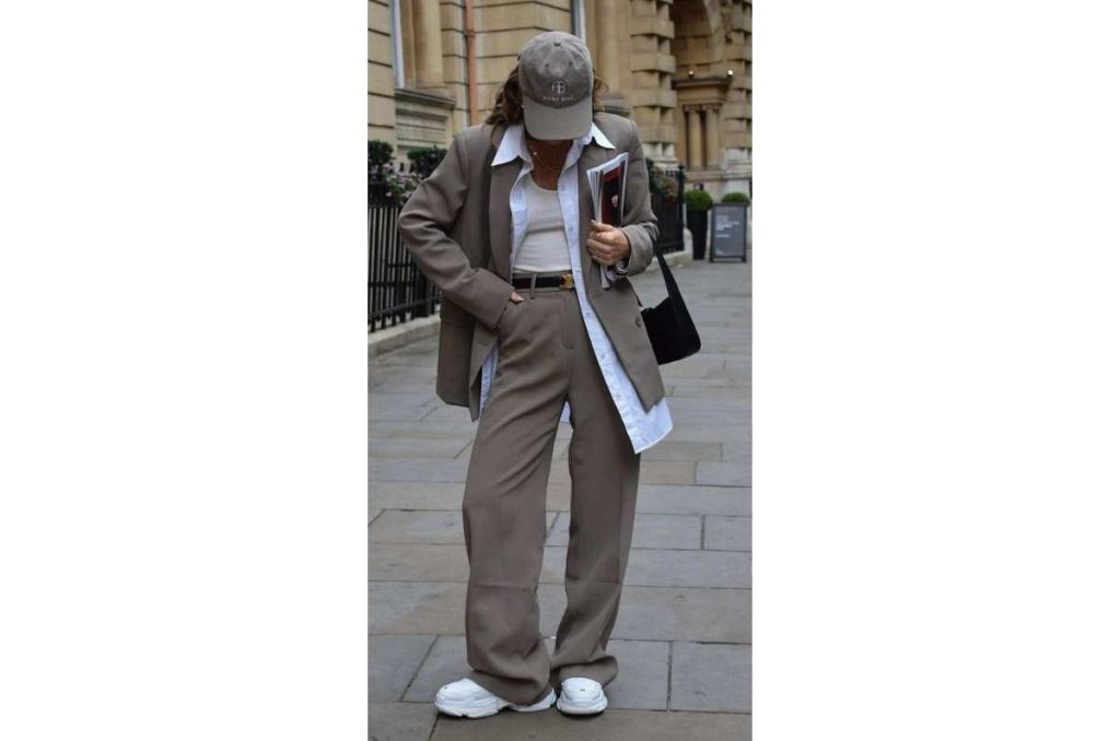 outfits con gorra y blazer