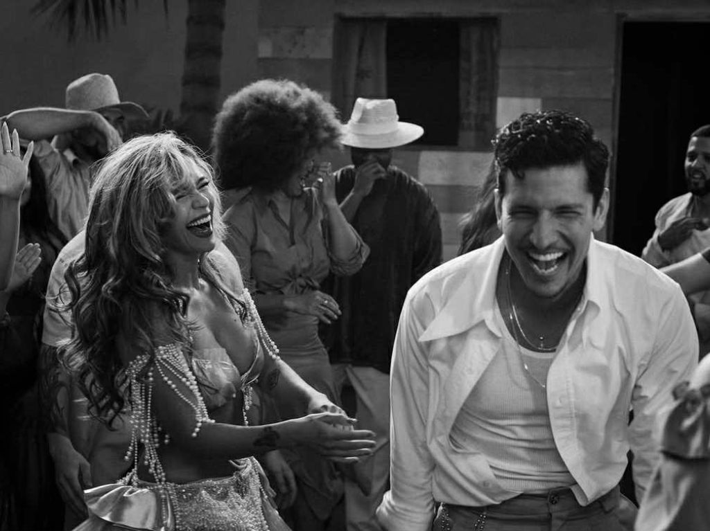 Karol G quiso darle un giro al merengue con su canción “Papasito”