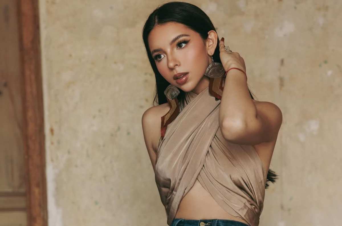 Ángela Aguilar sorprende con look de cuero y desata comparaciones con Cazzu. FOTO