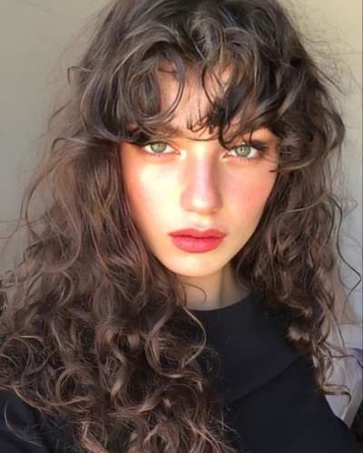 10 Cortes de cabello con flequillo que favorecen a todos los rostros 6