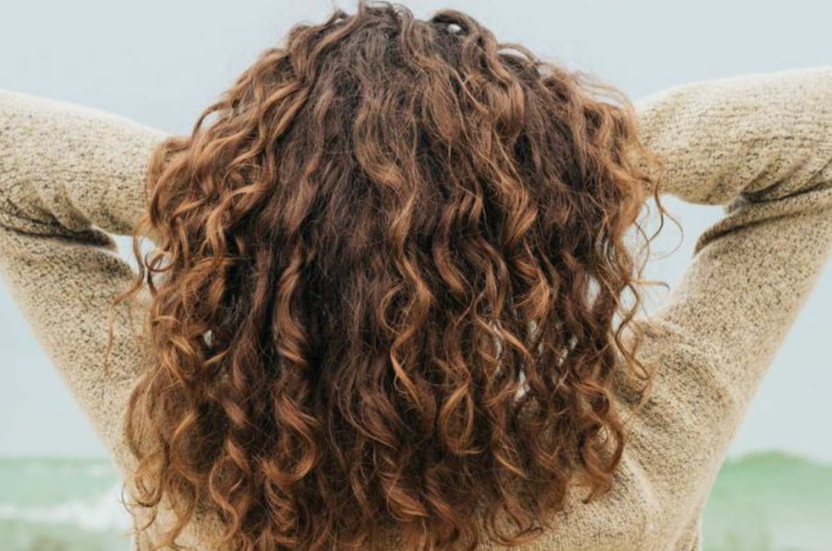 Gel de linaza casero: el secreto natural para definir rizos perfectos