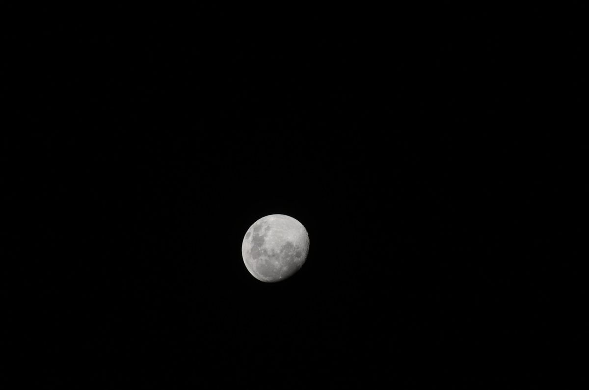 Rituales para el Cuarto Menguante: cómo limpiar tu energía y cerrar ciclos con la Luna
