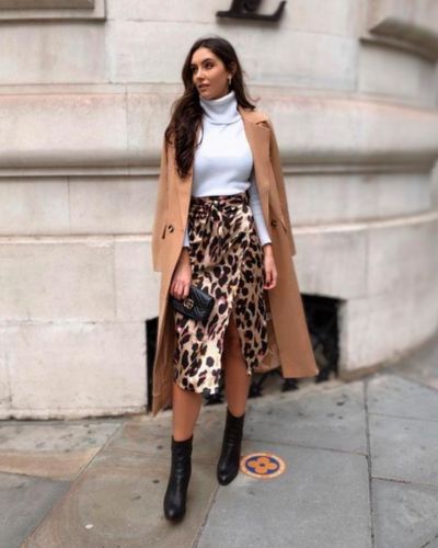 outfit con falda de animal print