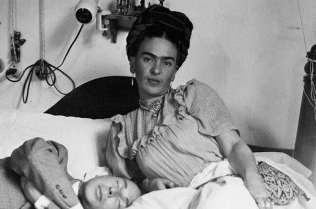 Frida Kahlo y José Bartolí