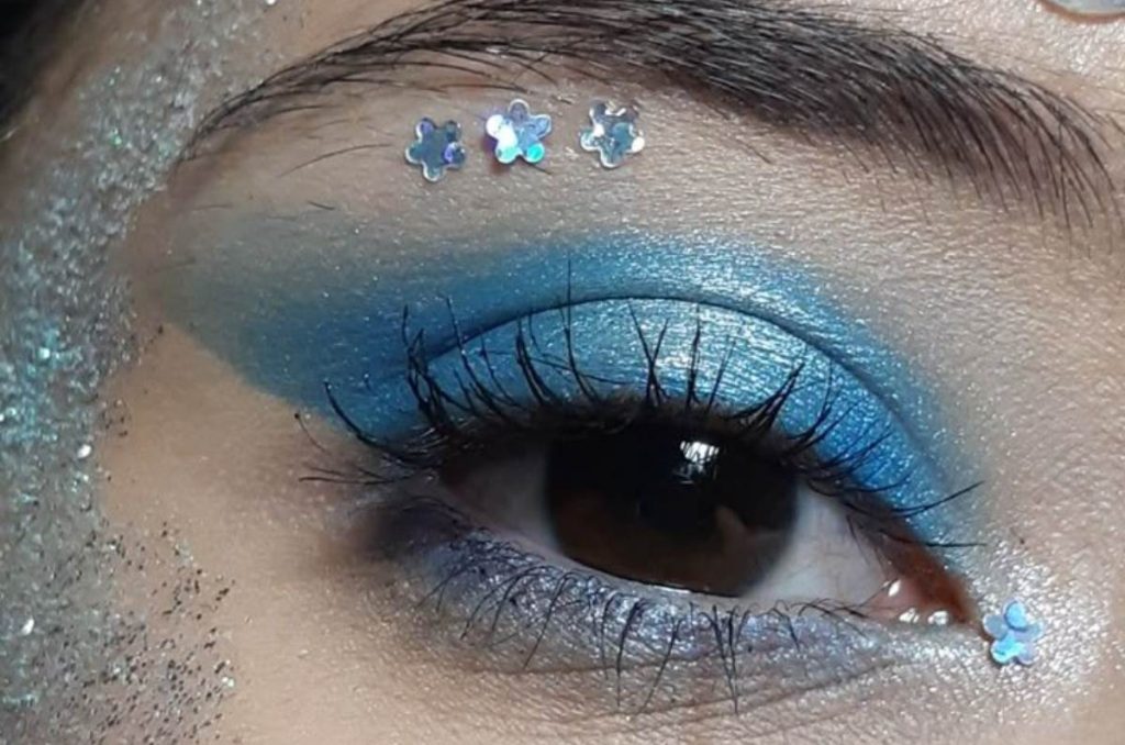 maquillaje-sombra-azul-celeste-2000-1