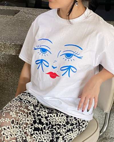 outfits con playeras gráficas
