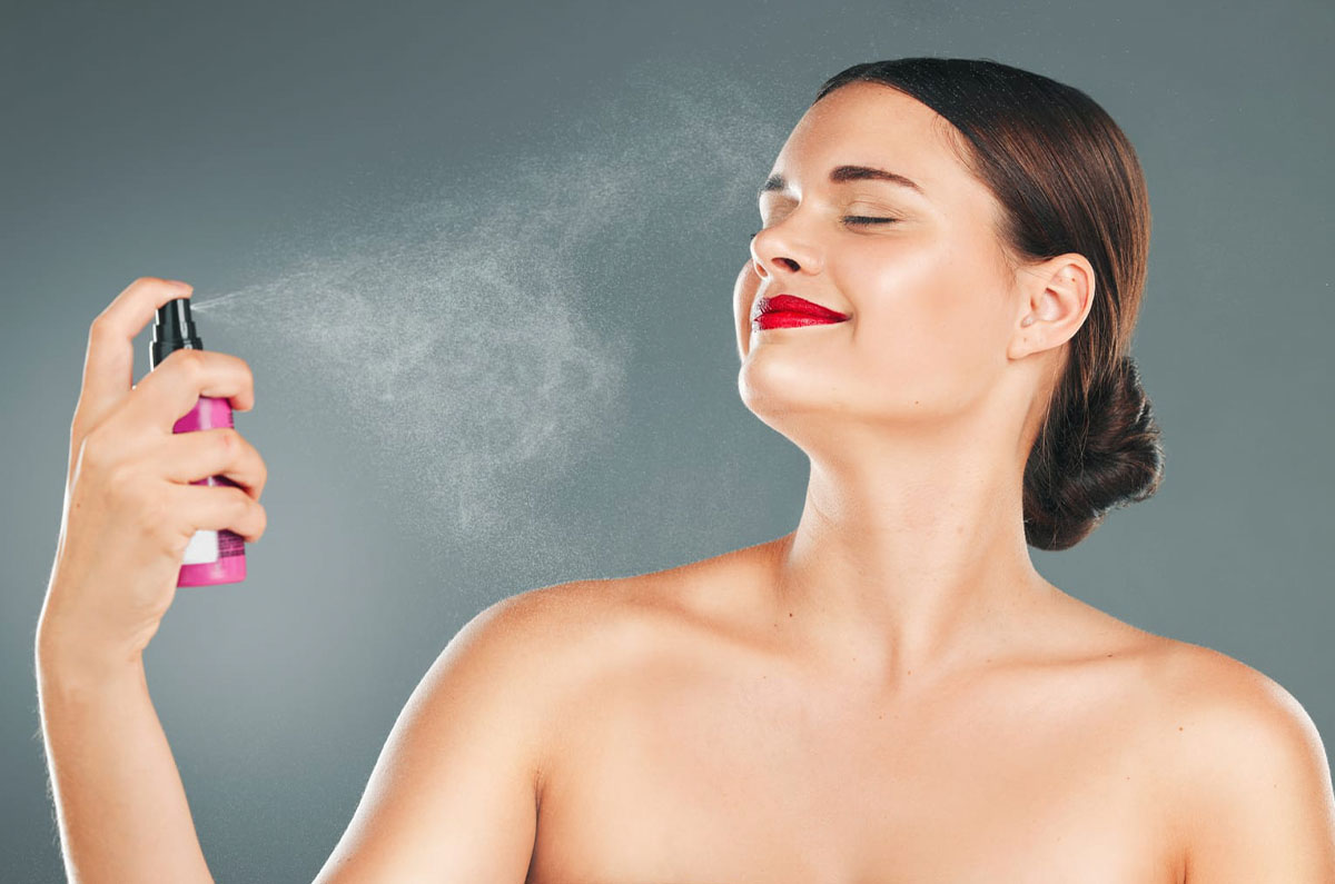 Pequeño, brillante y con mil secretos: el neceser de las it-girls