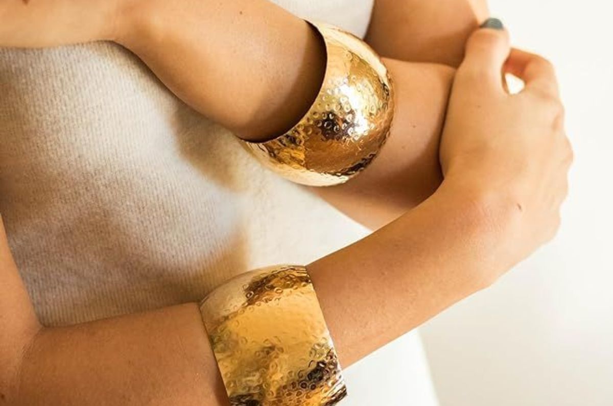 Pulseras tipo brazalete: la tendencia que arrasa en Pinterest y cómo usarla con estilo