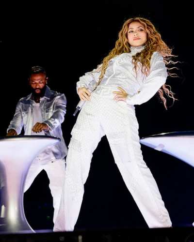 Shakira looks conciertos
