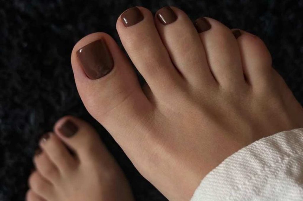 pedicure color chocolate