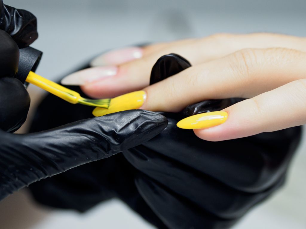 ¿Cuáles son los esmaltes de uñas con TPO y por qué estarán prohibidos? 
