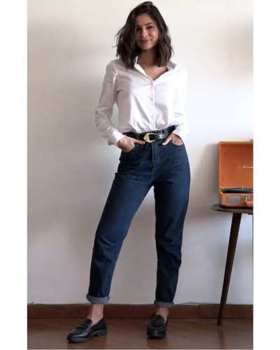 Outfits elegantes con mom jeans para conquistar la oficina con estilo 0