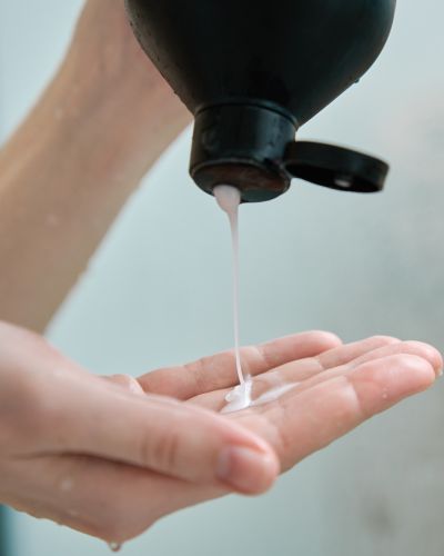 Profeco alerta que este shampoo está contaminado con bacteria que causa irritación