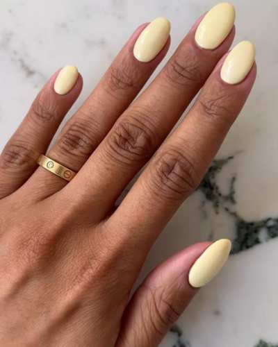Uñas amarillo mantequiella - Pinterest 