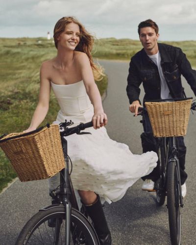 Abby Champion y Patrick Schwarzenegger en portada de revista