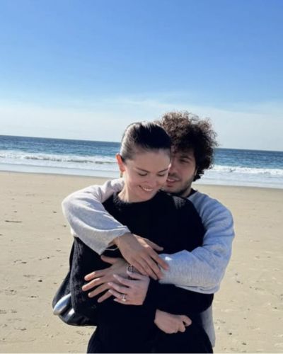 Benny Blanco y Selena Gomez en la playa