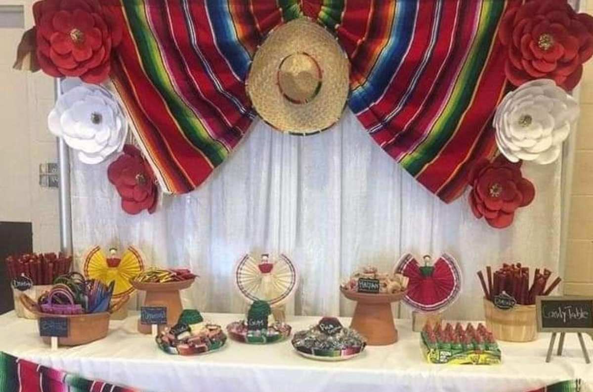 Centros de mesa con dulces típicos para el 15 de septiembre