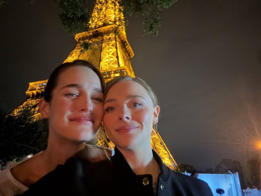 Chloë Grace Moretz y Kate Harrison se casaron con vestidos de novia