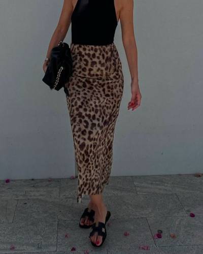 Estampado leopardo con sandalias