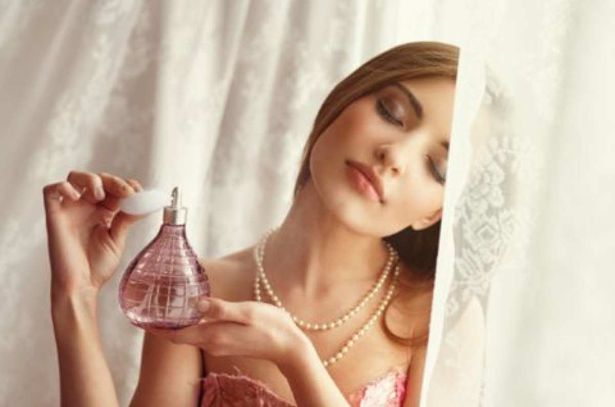 Cómo combinar perfumes con estilo usando la técnica del layering