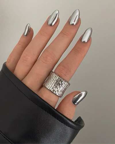 Uñas metálicas plateadas 