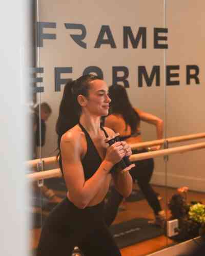 Dua Lipa abre su estudio de pilates