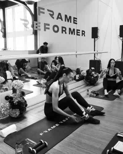 Dua Lipa abre su estudio de pilates