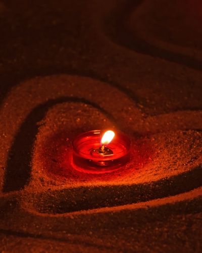 Vela roja para ritual del amor en luna de sangre