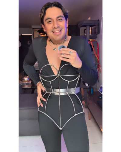 Ricardo Peralta en coset metálico 