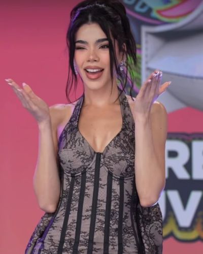 Kenia Os look Premios Juventud