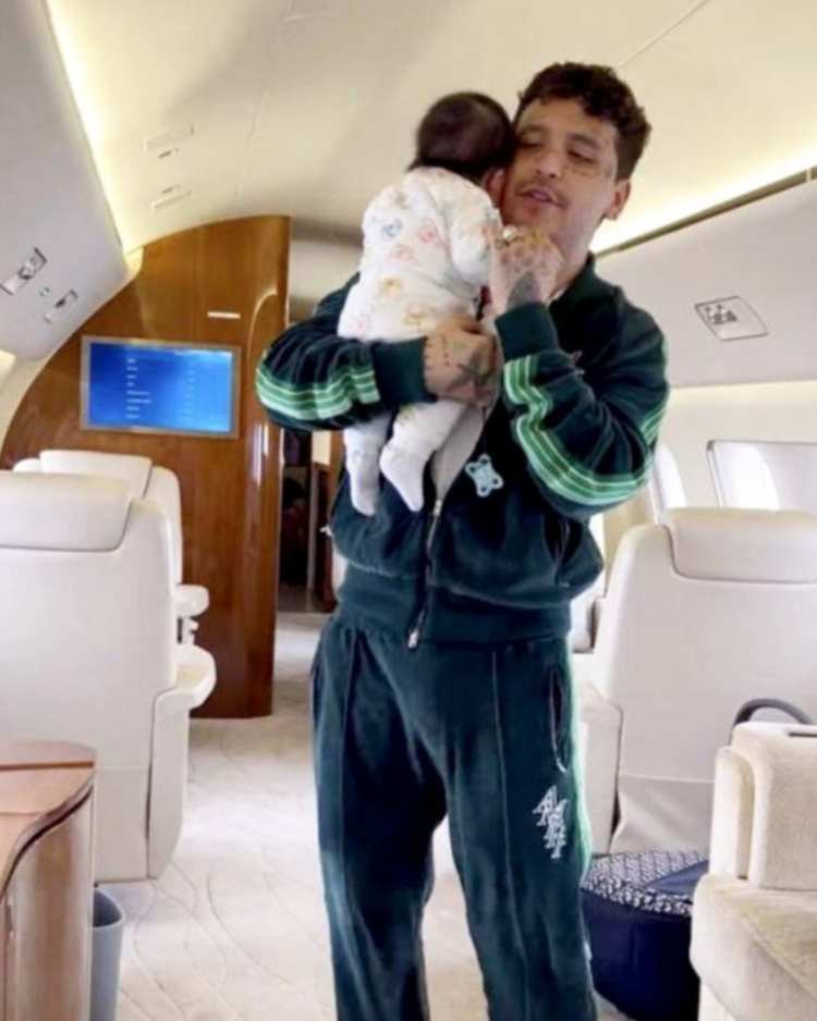 Nodal y su hija Inti