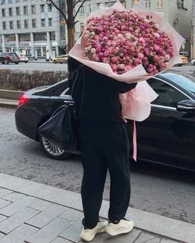 Performative boyfriend